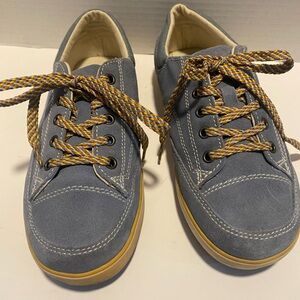Simple Vintage Blue Kids Size 4 Sneakers with Multicolor Laces